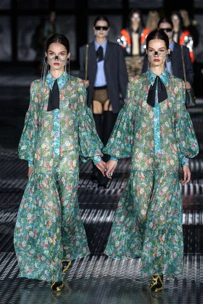 Look 24
